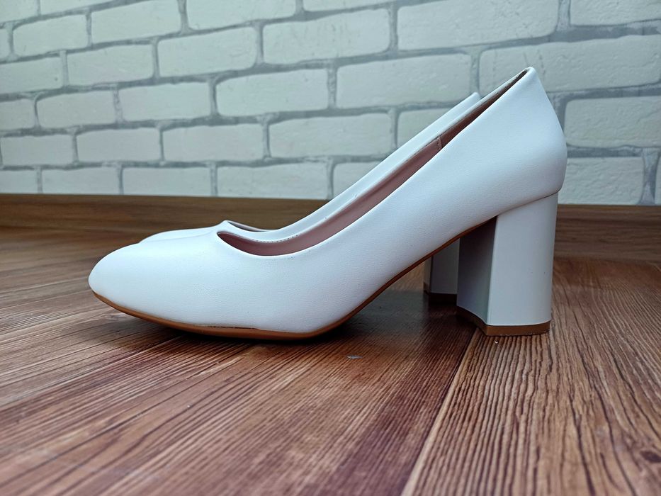 Свадебные белые туфли
