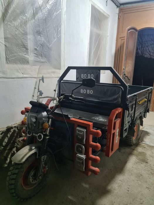 Motoroler yangi xolati ideal xaydalmagan uyda turbdi srochno sotiladi