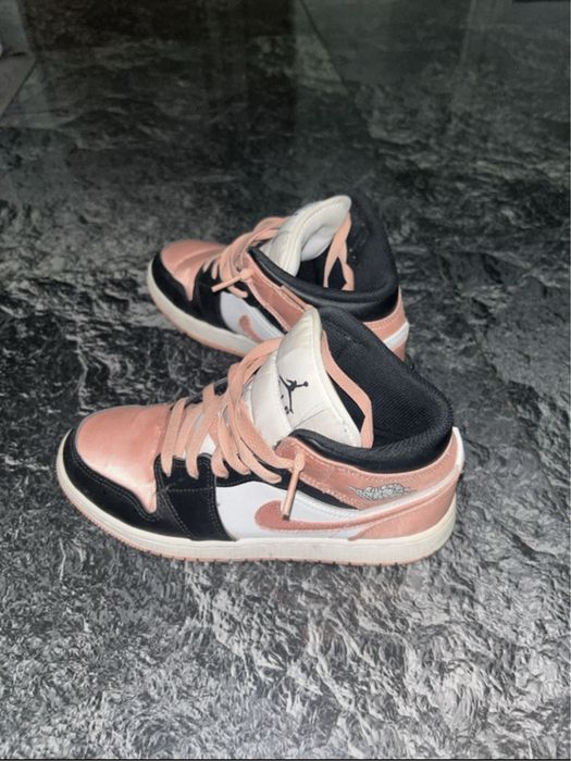 Air Jordan 1  Mid Madder Root