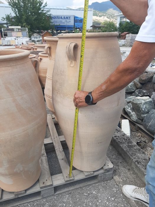 Глинени саксии и поставки от ковано желязо