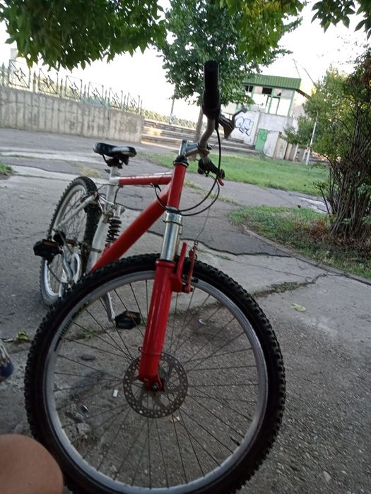 Vând Bicicletă MTB Full Suspension – Gata de Aventură!