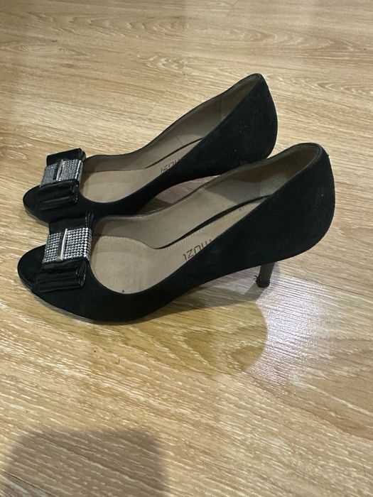 Продам боты и туфли