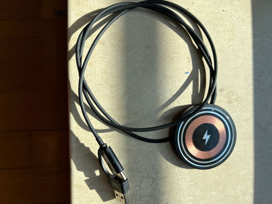 Кейс за iPhone 13 и безжично зарядно към него