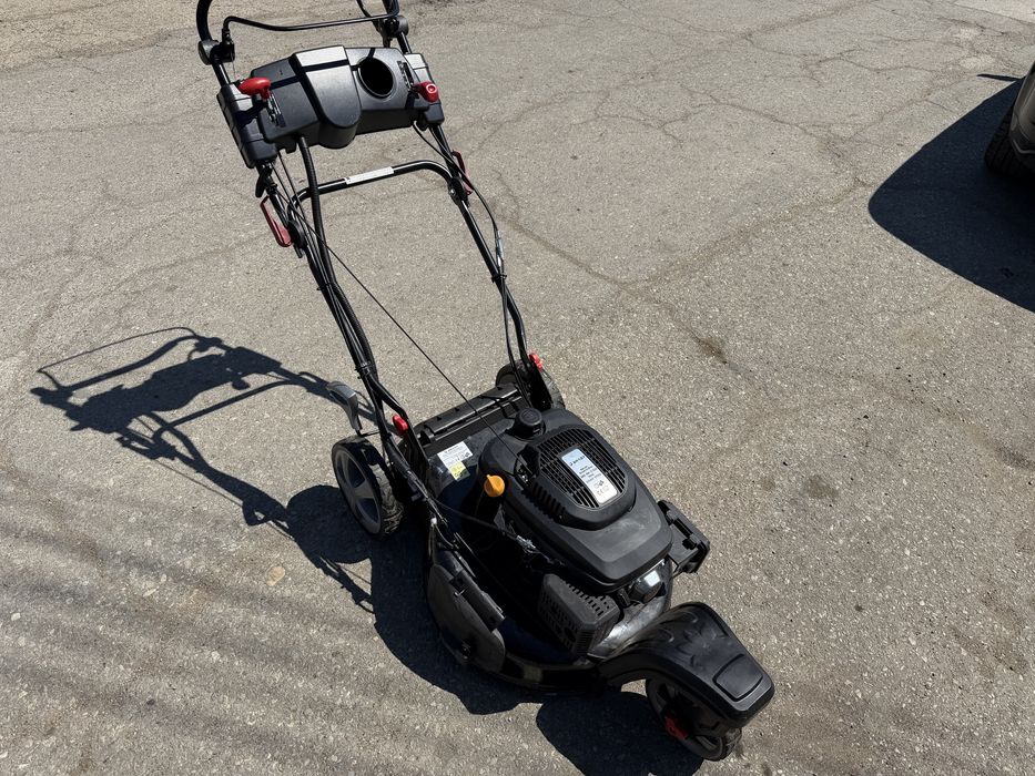 Бензинова Косачка Brast