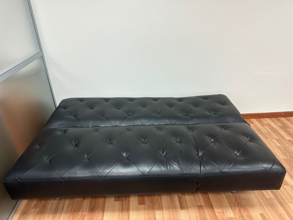 Диван для офиса черного цвета