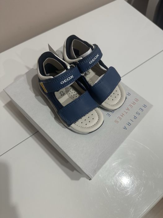 Продам детские сандалии GEOX
