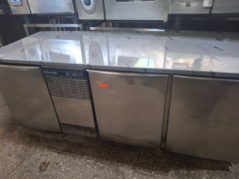 Хладилна маса база за уреди electrolux