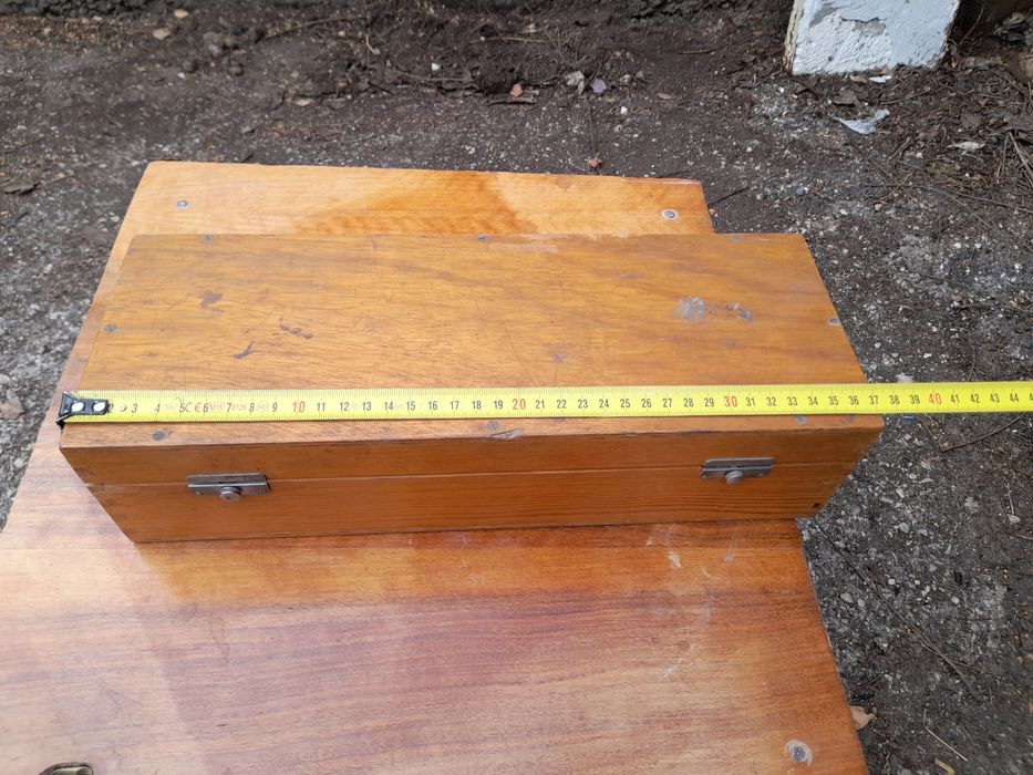 Столове,Холна маса,кутия и кутия с говорител и лампа за СОТ