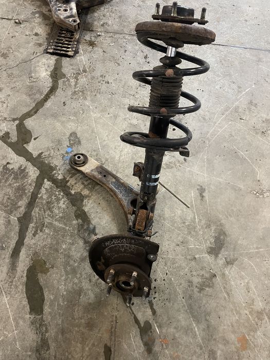 fuzeta cu amortizor dreapta fata mitsubishi asx 1.8 motorina 2012