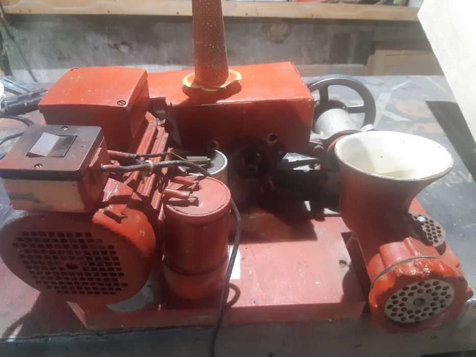 Самоделна месомелачка