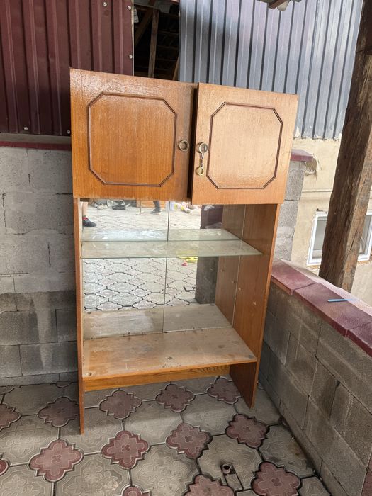 Отдам даром деревянных два шкафа самовывоз