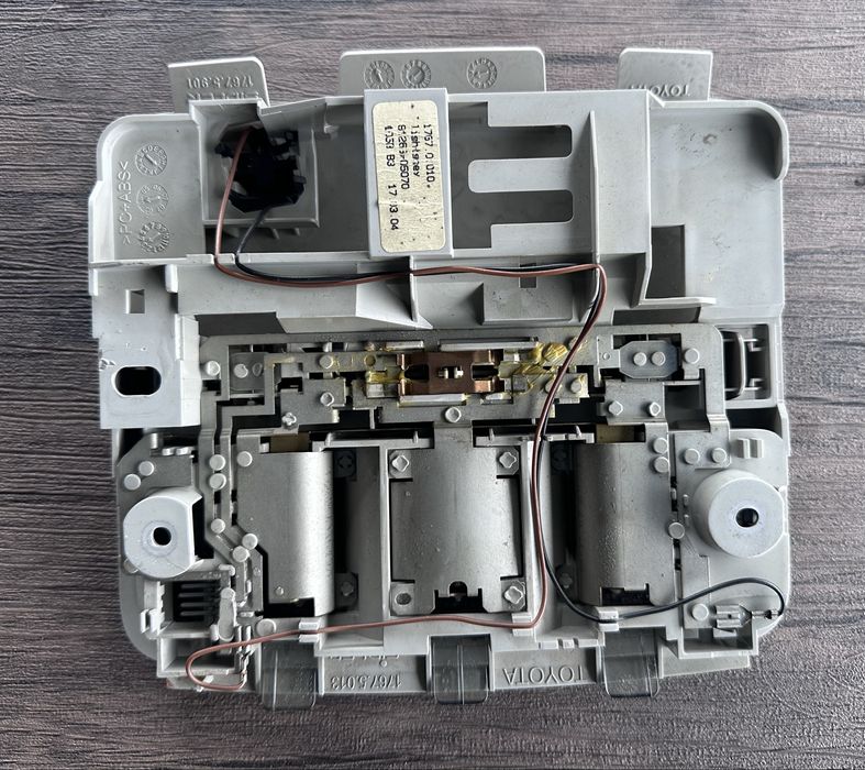 Плафон от Тойота Авенсис Т25
