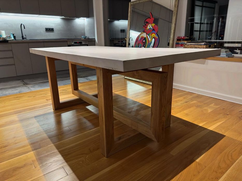 Маса от бетон с дървени крака, изработка по поръчка