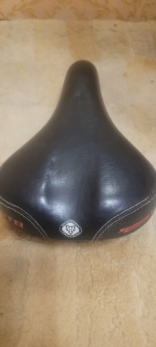 Продаю седло и крылья от велосипеда