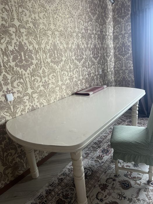 Стол для гостей