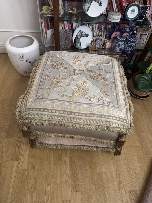 Мягкий итальянский пуфик
