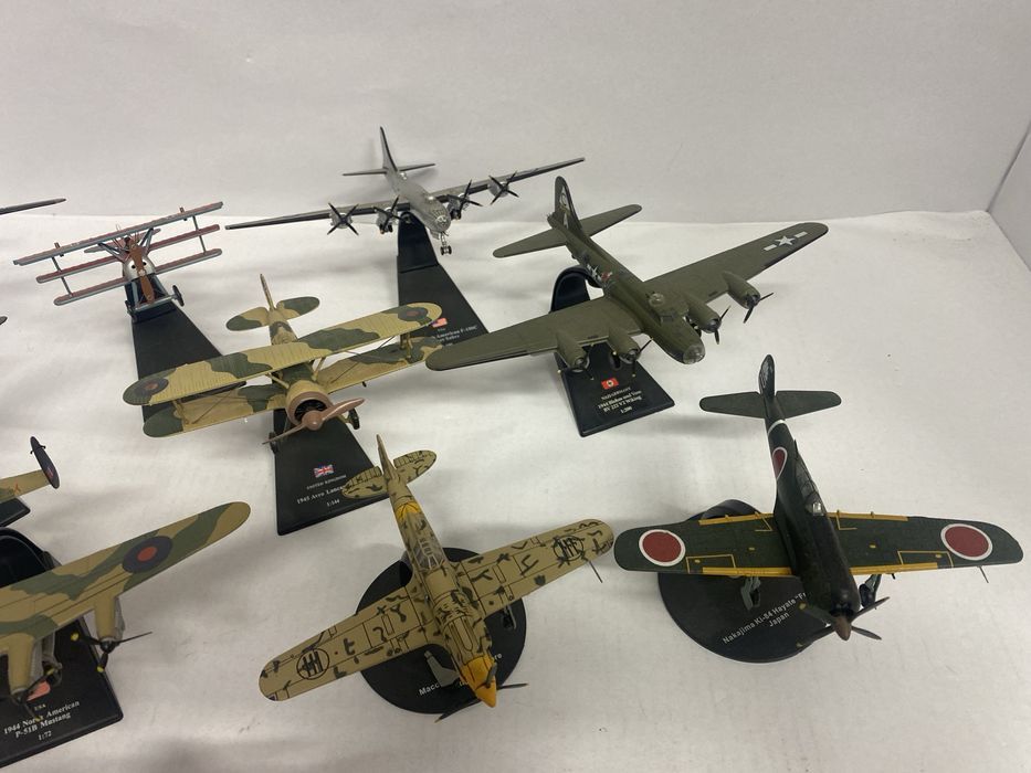 Avioane militare diverse modele macheta 1:72, 1:100, 1:200