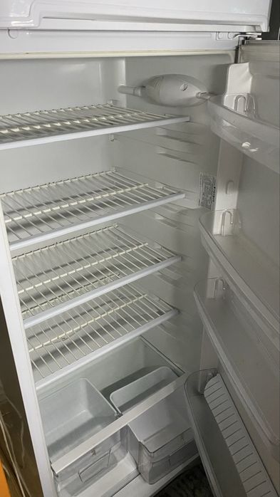 Продам холодильник Indesit в очень хорошем состоянии.