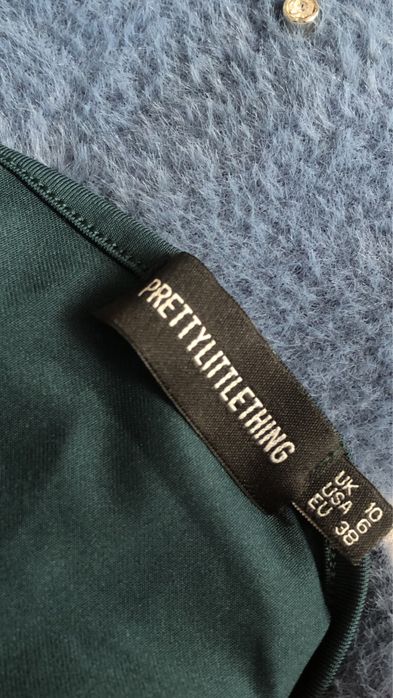 Петролено зелена рокля  PrettyLittleThing
