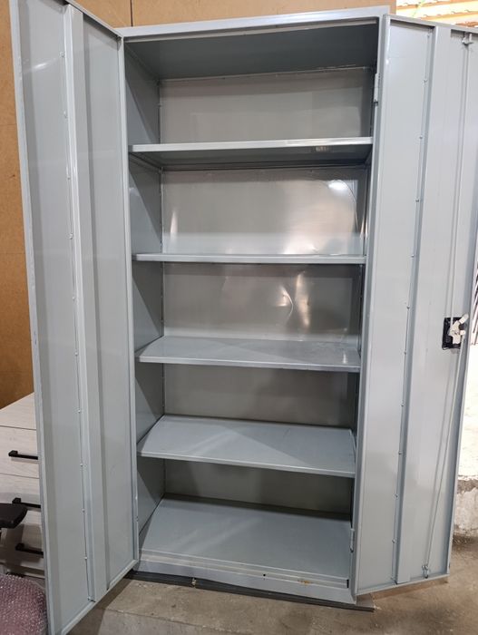Металлический шкаф