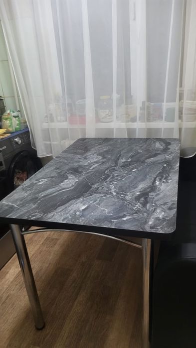 Продам стол кухонный