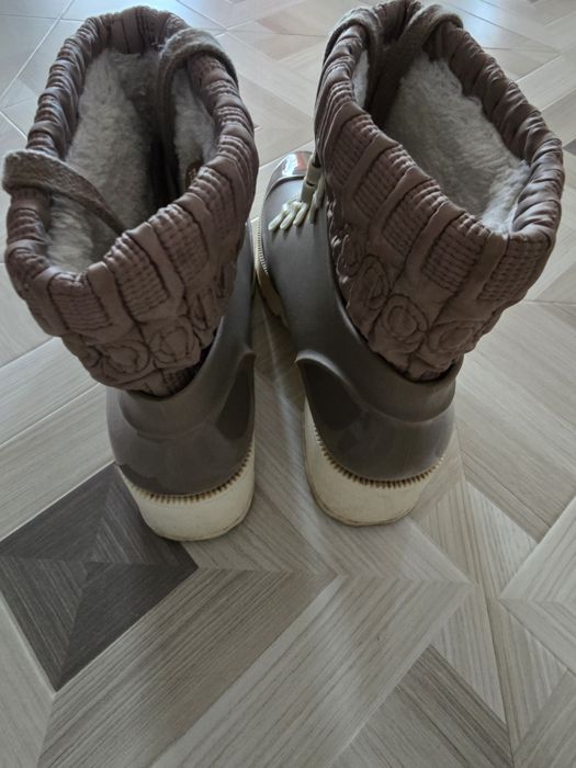 Резиновые женские ботинки