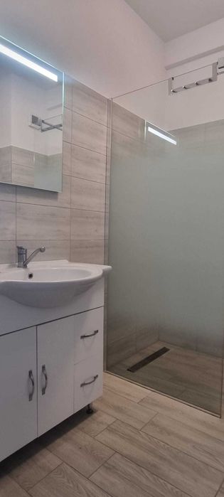 Închiriez garsonieră decomandată zona Central