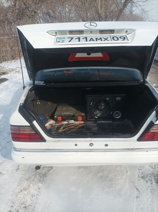 Мерседесс Бенс Е200