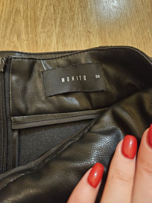 Черна кожена пола Mohito