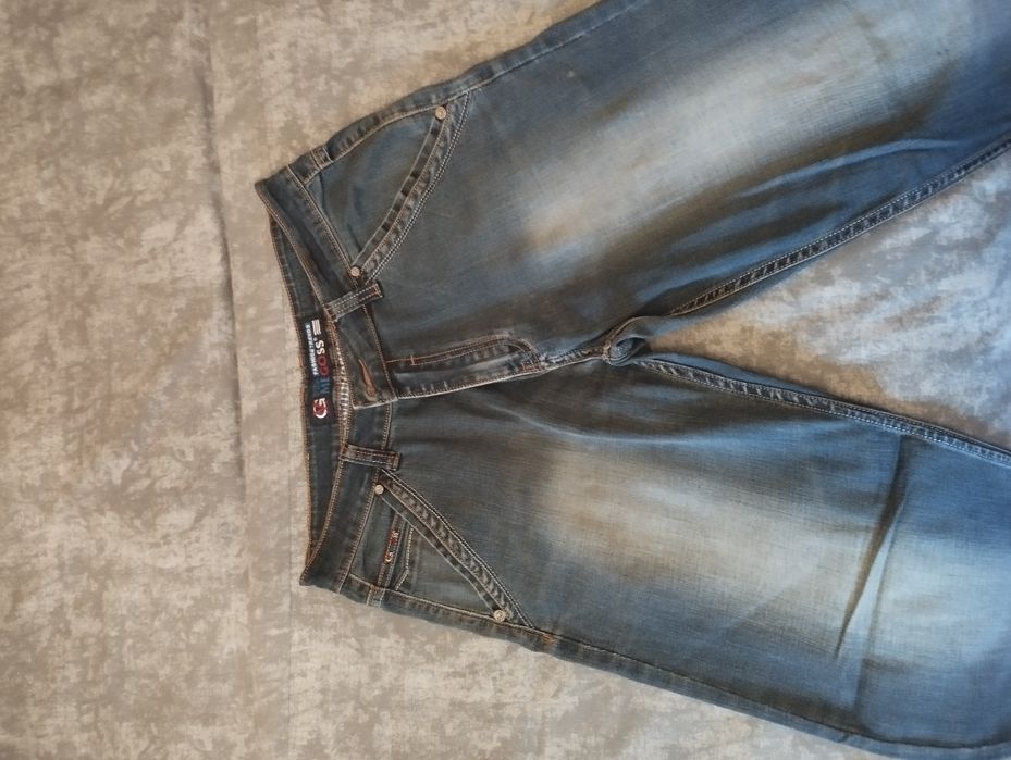 Продам мужские джинсы