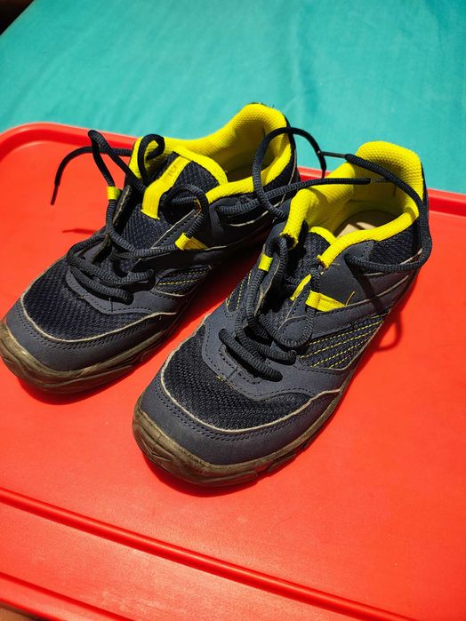 Adidasi Decathlon ghete nr 38 si 36