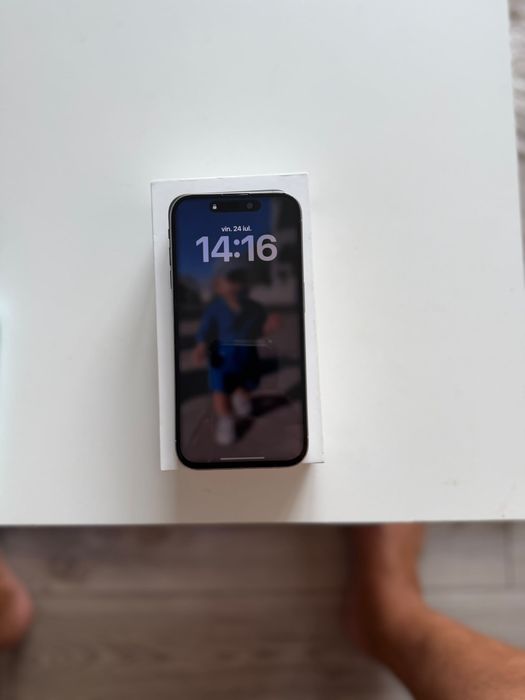 iPhone 15 pro white