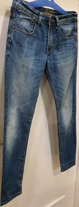 Джинсы на мальчика 14-15 лет.