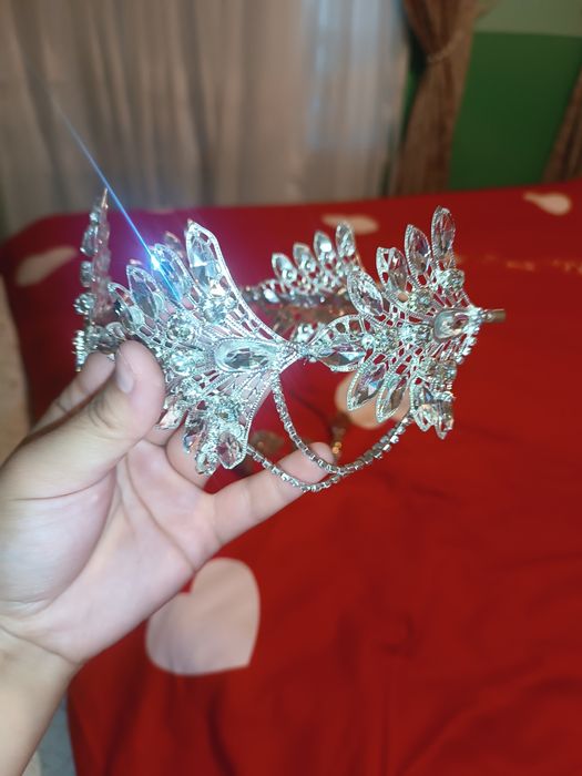 Toshli diademalar