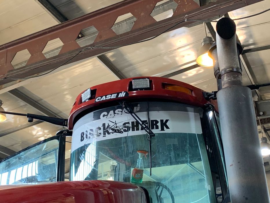 Трактор и посевной комплекс Case