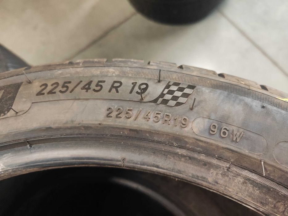 2бр.летни гуми 225/45/19 Michelin
