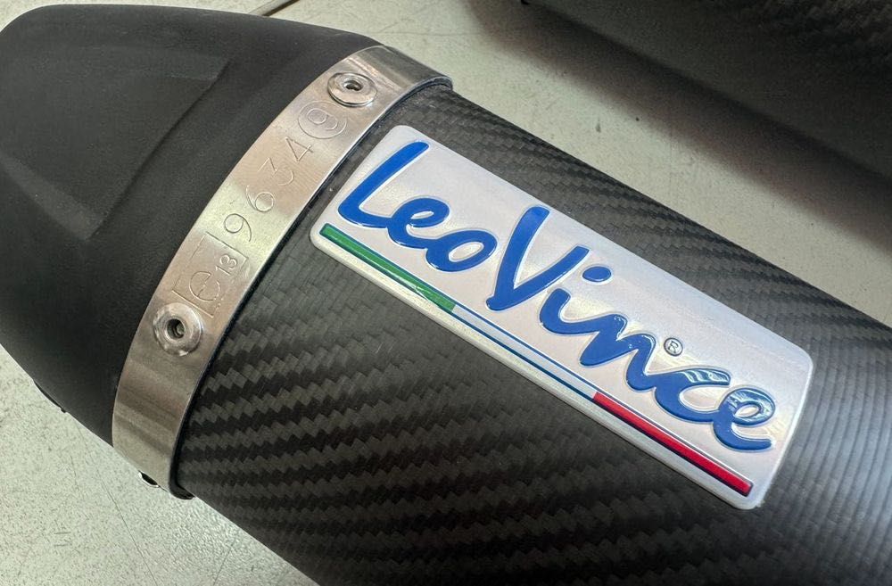 Оригинални карбонови ауспуси на LeoVince