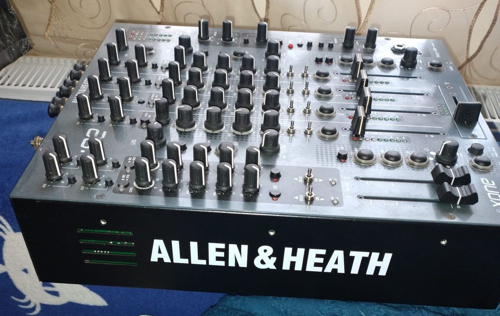 Mixer Allen&Heath Xone:92 + un Technics SL-1210 MK7 - stare excelentă