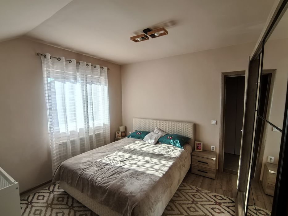 Vând apartament 4 camere 2 niveluri