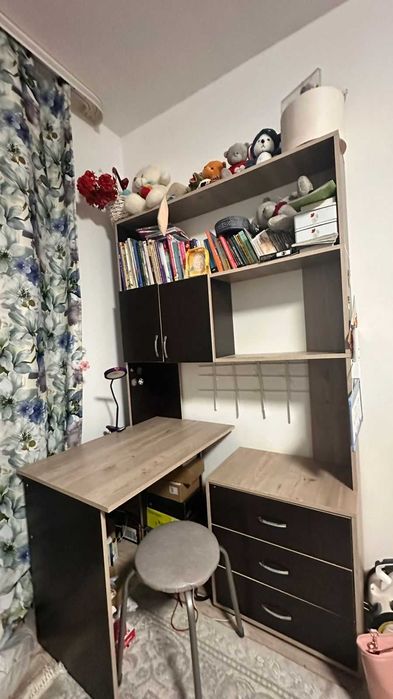 Угловой стол-стеллаж