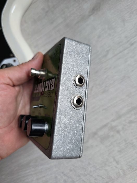 Electro-Harmonix Bass Big Muff Pi Classic Bass Guitar Distortion Effect Pedal