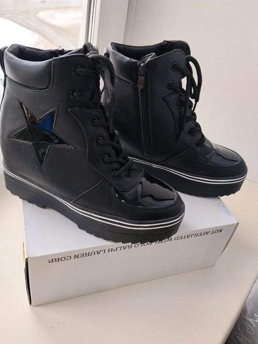 Продам ботинки на весну- очень.