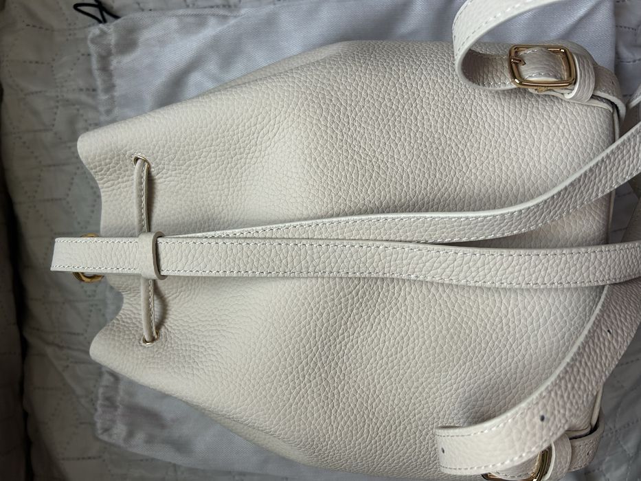 Loro Piana Extra drawstring backpack в light mastic цвят