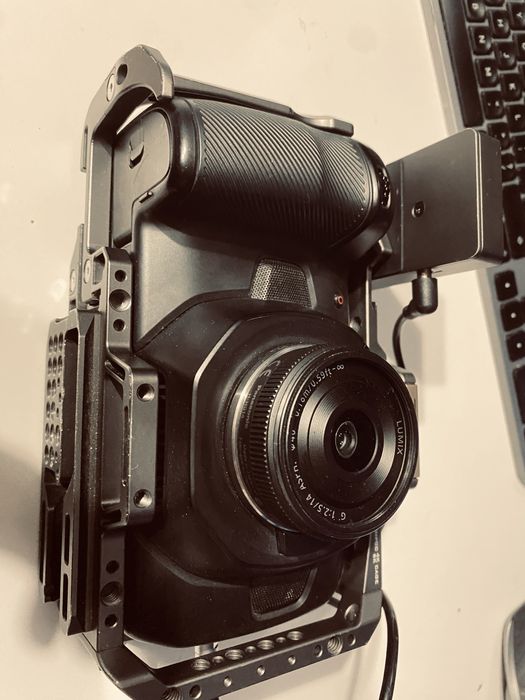 Blackmagic Pocket Cinema Camera 4K - обектив Canon и преходник
