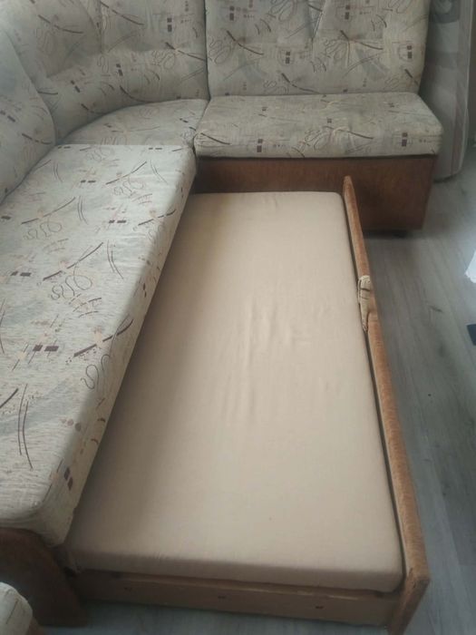 Продавам диван в отлично състояние