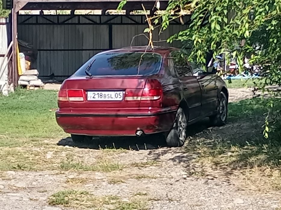 Продам машину Тойота Карина Е