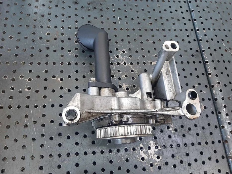 pompa ulei 1.6 tdi cay  vw passat b6 caddy 3 golf 6 audi a3 8p1 seat altea 5p ibiza 4  03l115105c