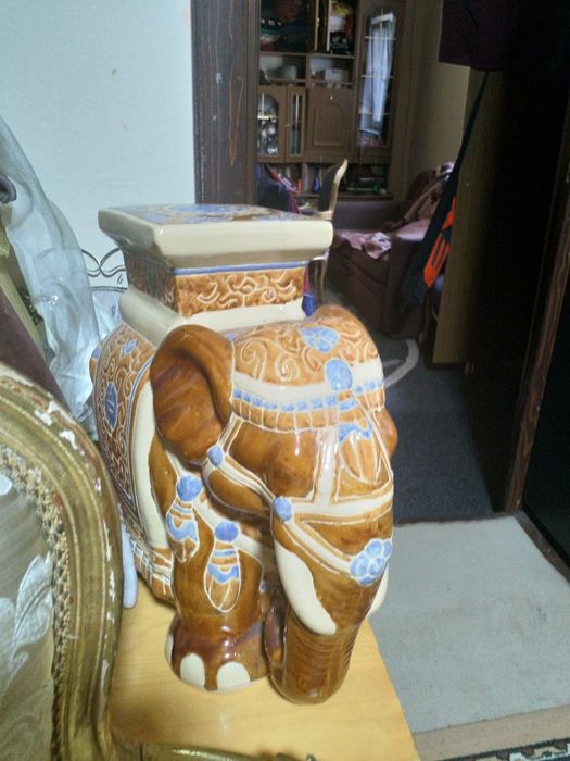 Elefant mare ceramica teracota .,/ suport de flori.