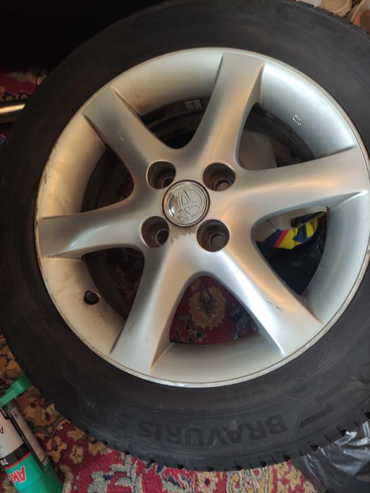 Джанти и гуми за toyota 195/60/15