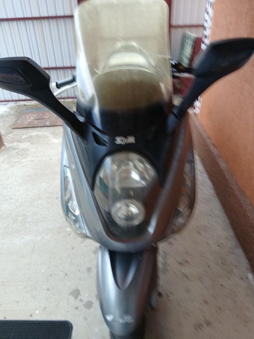 Vând motor 4 timpi cp cilindrica 2.5 în stare buna cu carte